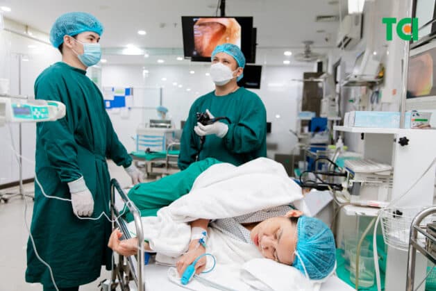 Nên theo dõi các phần còn lại của đường tiêu hóa sau khi cắt đại tràng