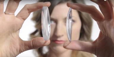 Lợi ích của tròng kính siêu mỏng cho người cận nặng