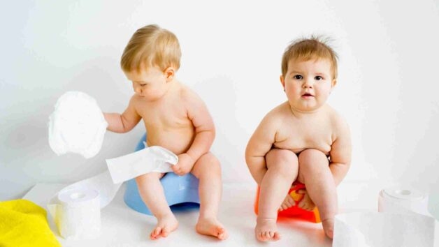 Táo bón là tình trạng được xác định ở trẻ nếu trẻ đi ngoài ít hơn 3 lần một tuần.