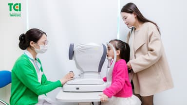 Giải đáp các vấn đề xoay quanh hiện tượng trẻ con mắt lác