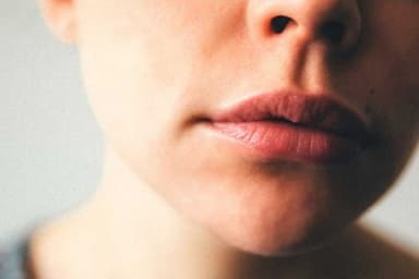 Giải đáp vấn đề quan hệ bằng đường miệng có lây bệnh xã hội