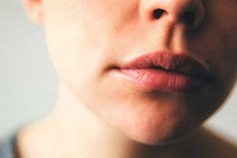 Giải đáp vấn đề quan hệ bằng đường miệng có lây bệnh xã hội