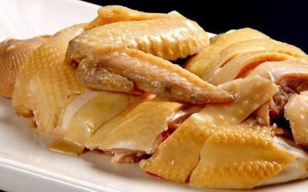 Bệnh trĩ có ăn được thịt gà không?