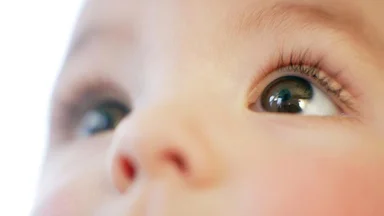 Bệnh võng mạc ở trẻ đẻ non và những điều cần biết