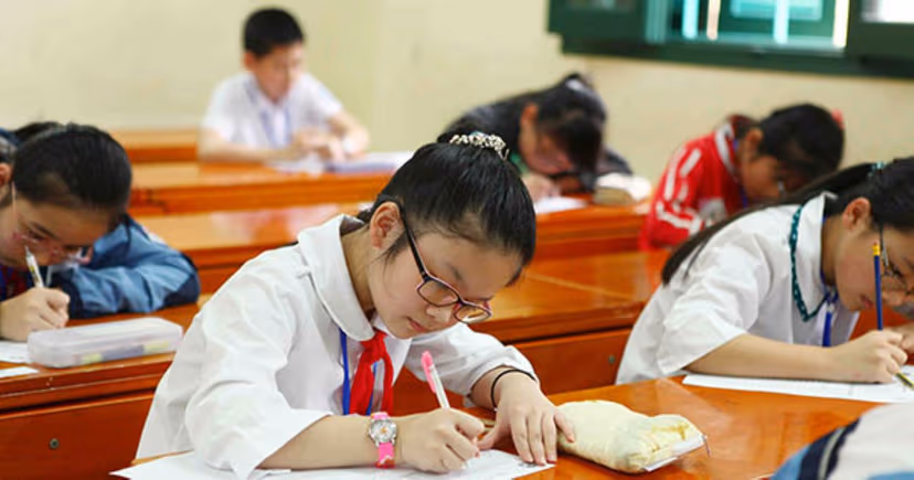 Nguyên nhân, cách phòng chống tật khúc xạ và cong vẹo cột sống