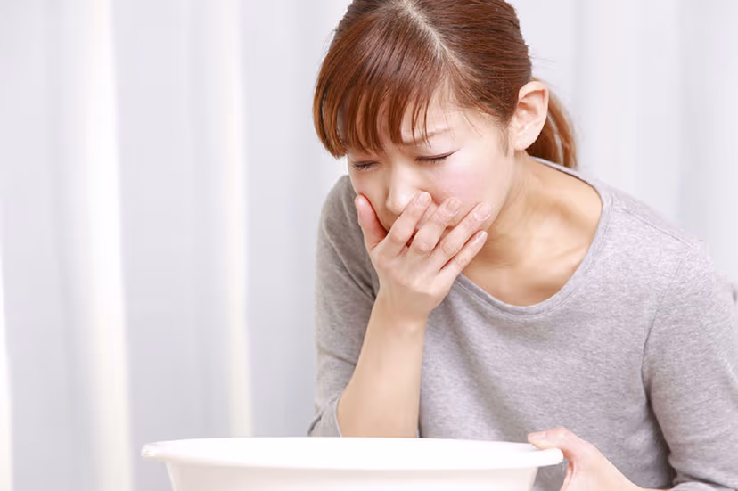 Đau dạ dày buồn nôn: Biểu hiện và cách điều trị