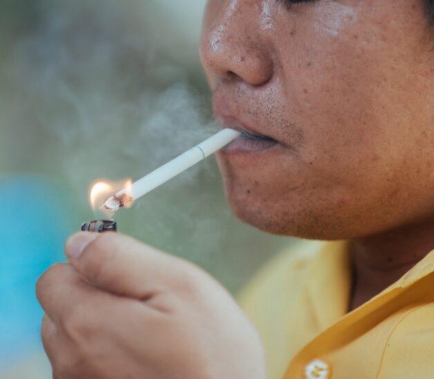 Hạn chế hút thuốc là cách làm tan cục máu đông ở não