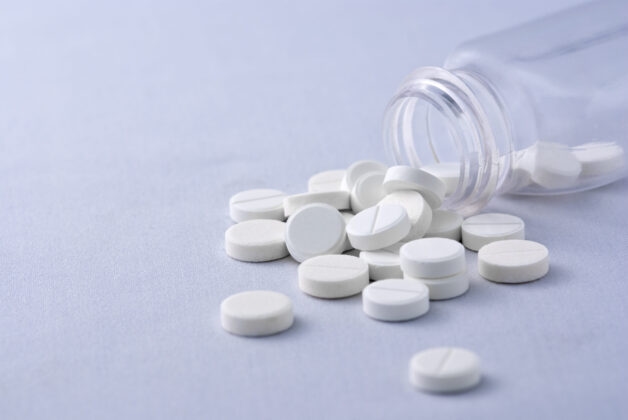 Thuốc hạ sốt được chỉ định trong sốt xuất huyết là Paracetamol.