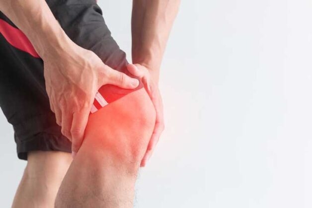 Triệu chứng viêm khớp nhiễm khuẩn là sưng đau, ấm nóng tại khu vực khớp bị ảnh hưởng