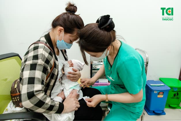 tiêm hexaxim - tiêm vắc xin 6 trong 1