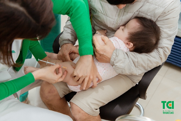 vaccine cho trẻ em dưới 18 tuổi