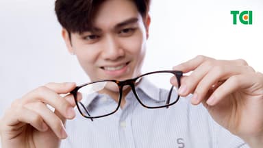 Kính mắt viễn thị và 4 điều cần lưu ý khi lựa chọn