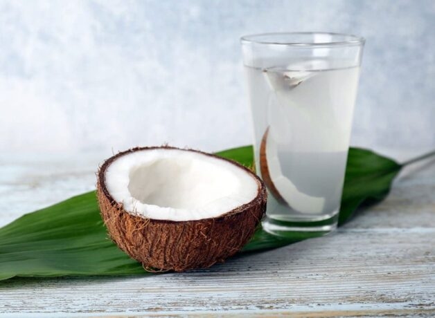 Hàm lượng kali dồi dào trong nước dừa giúp cân bằng điện giải,
