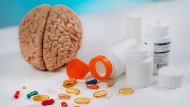 Điều trị bằng thuốc được ứng dụng phổ biến trong cải thiện triệu chứng giật kinh phong
