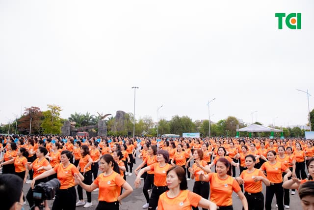 Ảnh Sự kiện Đồng diễn dân vũ – Phụ nữ Việt Nam giàu sức sống