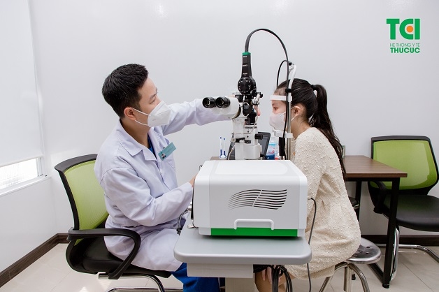 Khám mắt định kỳ