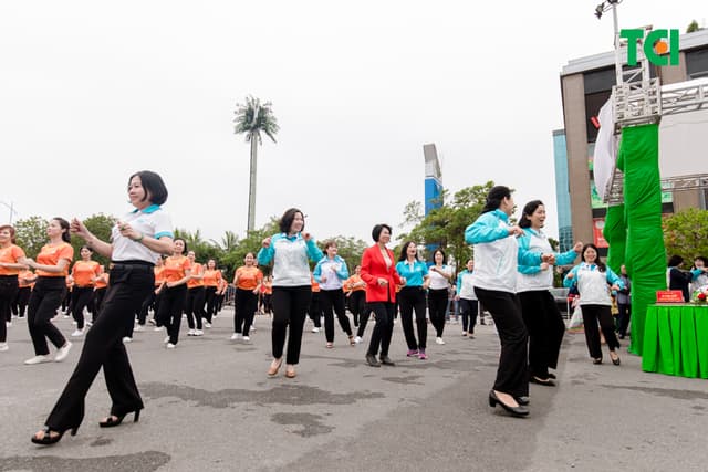 Ảnh Sự kiện Đồng diễn dân vũ – Phụ nữ Việt Nam giàu sức sống