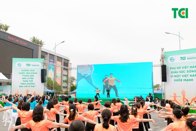 Ảnh Sự kiện Đồng diễn dân vũ – Phụ nữ Việt Nam giàu sức sống