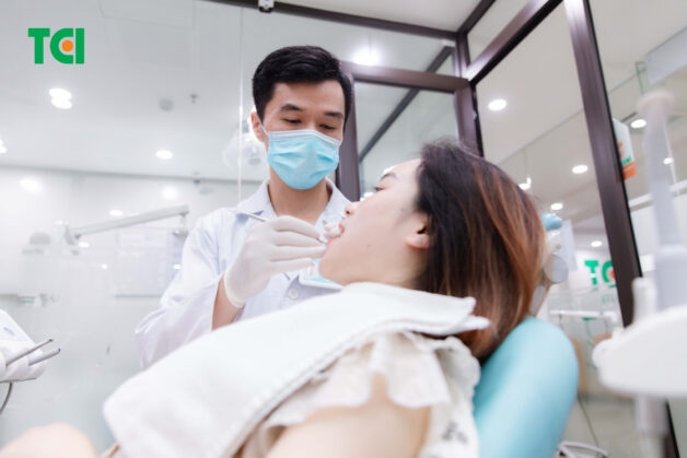 Giải đáp chi tiết thắc mắc: Bọc răng sứ bị ê buốt phải làm sao?