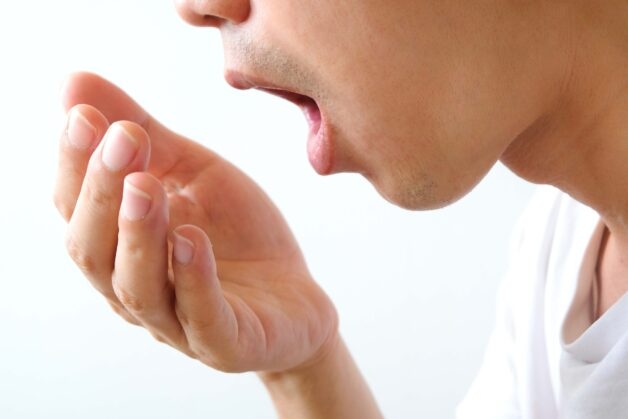 Giải đáp chi tiết thắc mắc: Hôi miệng có lây không?