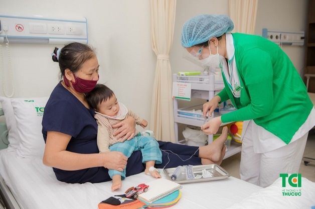 Bác sĩ Lập kế hoạch chăm sóc bệnh nhân viêm phế quản