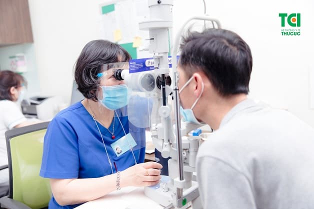 Khám mắt hết bao nhiêu tiền