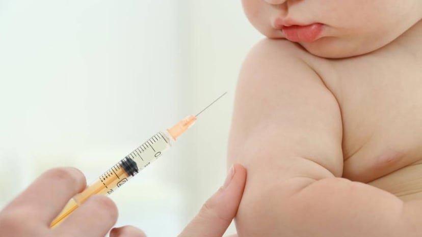 Giải đáp thắc mắc của cha mẹ khi chăm sóc trẻ sau tiêm chủng