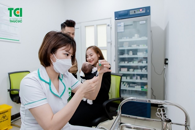 Phụ huynh cần đưa trẻ đi tiêm phòng đúng lịch