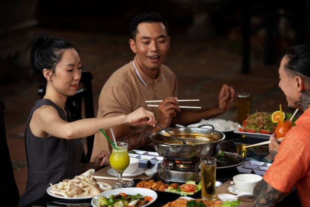 Các bữa tiệc tất niên tạo “gánh nặng” cho hệ tiêu hóa.