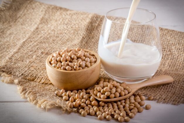 Tập trung tiêu thụ thực phẩm giàu Canxi, Vitamin D, Phosphorus, và Protein.