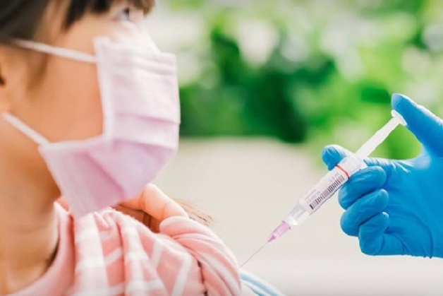 tiêm văc xin cho trẻ