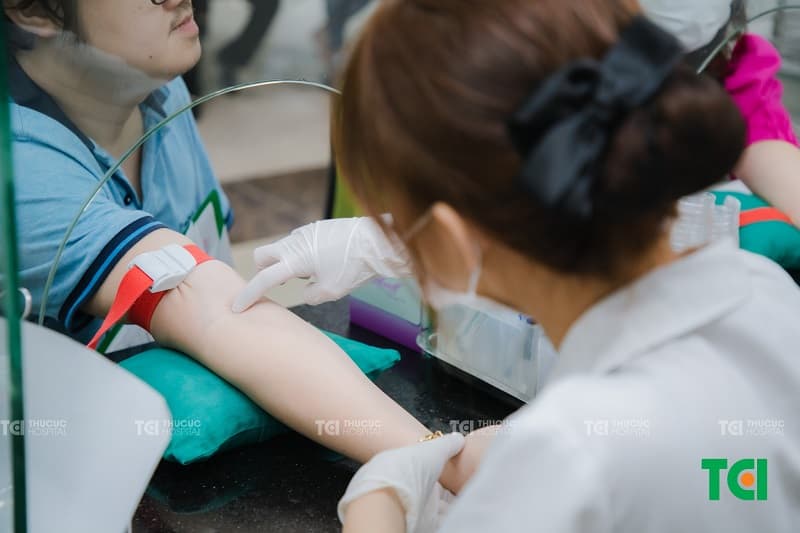 theo dõi tình trạng của bệnh nhân suy tuyến thượng thận