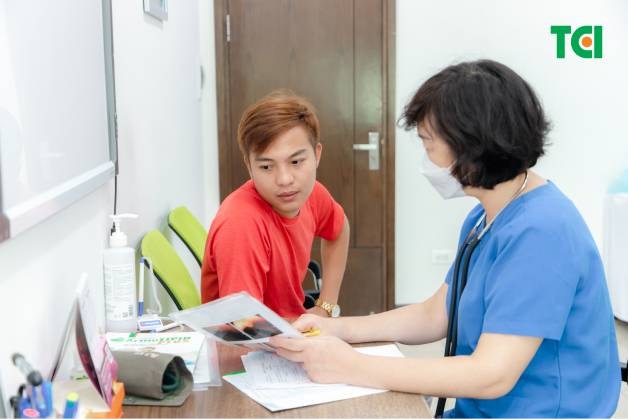 Thăm khám định kỳ để kiểm tra và theo dõi sức khỏe