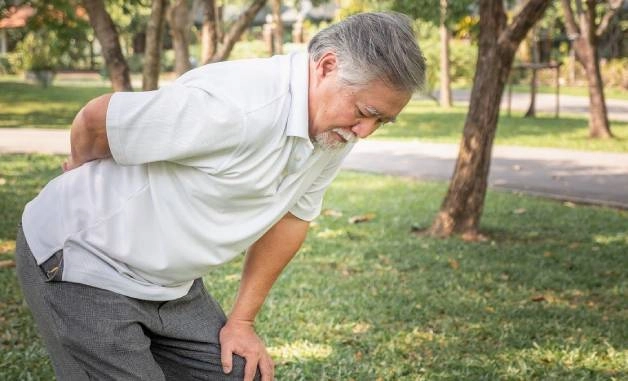 Tìm hiểu về căn bệnh thoát vị đĩa đệm ở người già
