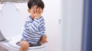 Nguyên nhân và dấu hiệu nhận biết bệnh táo bón ở trẻ em