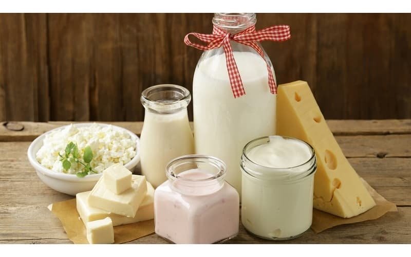 Uống sữa và sử dụng các chế phẩm từ sữa sẽ giúp làm giảm khả năng gãy xương do loãng xương