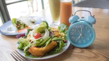 Tập yoga sau bao lâu thì được ăn và nên ăn gì sau tập