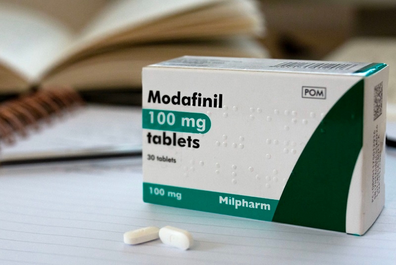 vì sao Modafinil có tác dụng trong việc điều trị giảm triệu chứng mất ngủ