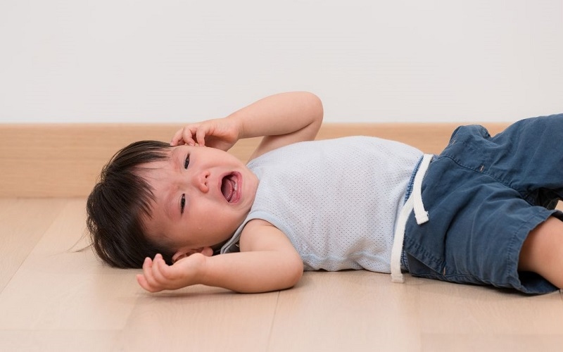 trẻ bị nhiệt miệng