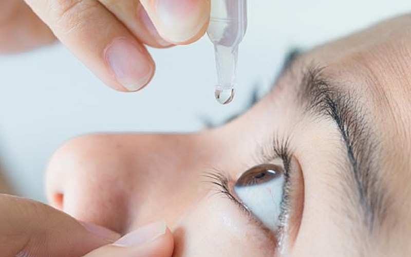 có nên dùng thuốc nhỏ mắt thường xuyên