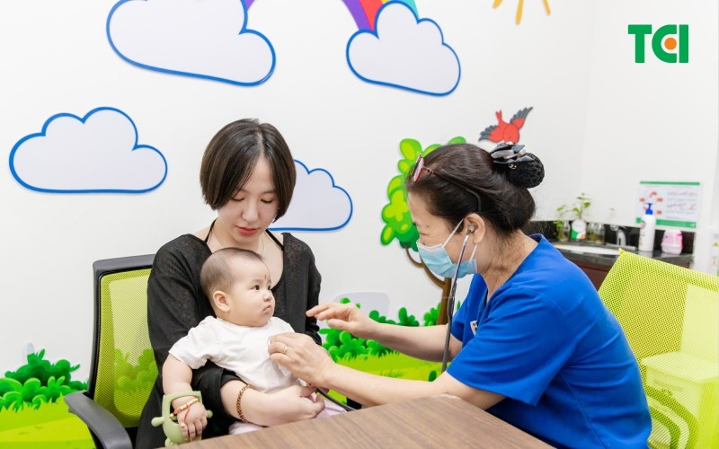 tiêm chủng cho trẻ em