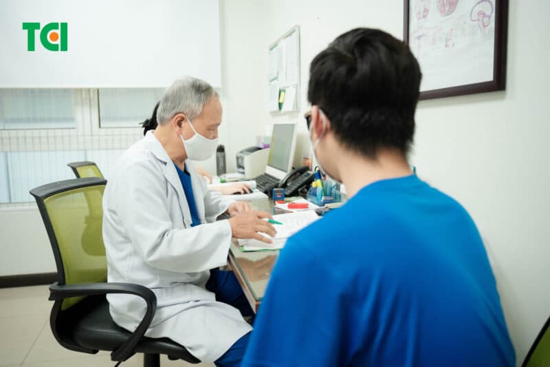 Khám lâm sàng với chuyên gia Nội khoa uy tín