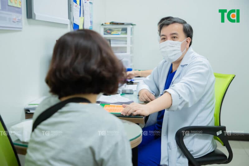 Thăm khám bác sĩ để được chẩn đoán chính xác và nhận các biện pháp chữa trị kịp thời