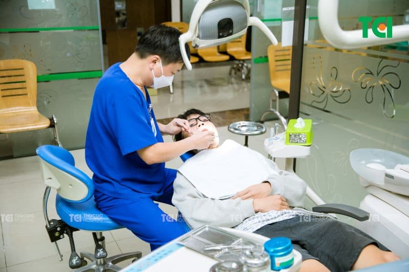 Nên chọn lựa những cơ sở Nha khoa uy tín để thực hiện dịch vụ này.