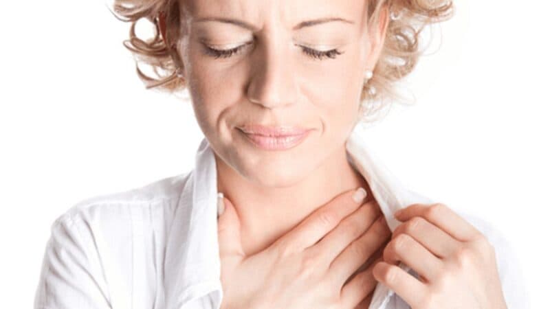 Nuốt nghẹn là một triệu chứng gây khó chịu và ảnh hưởng đến quá trình ăn uống của nhiều người.