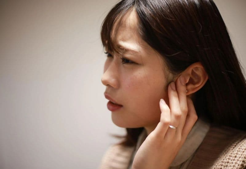 vì sao trào ngược dạ dày gây ù tai?