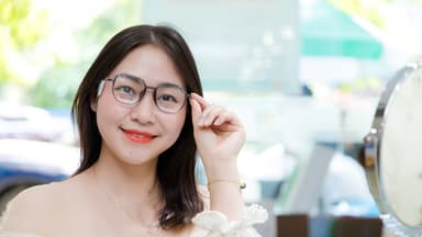 Cắt kính loạn thị: Bao nhiêu độ cần cắt và tần suất đeo hợp lý