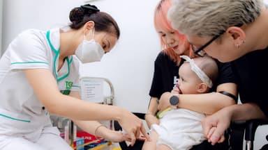 Tiêm chủng có bắt buộc không: Giải đáp thắc mắc
