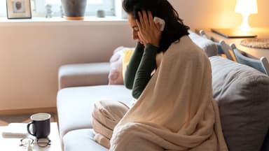 Tiêm vắc-xin có được uống thuốc hạ sốt không: Giải đáp thắc mắc