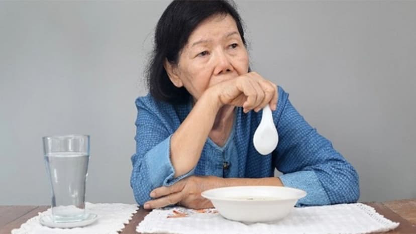 Nguyên nhân ăn cơm khó nuốt và cách cải thiện